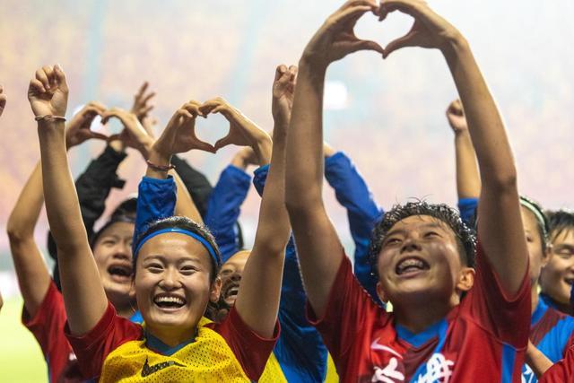 英超-拉什福德齐尔克泽双响 曼联4-0埃弗顿